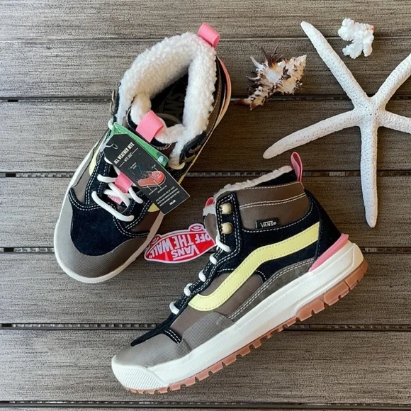 🌴🔆VANS- ALL WEATHER HIKING BOOTS🔆🌴 - Picture 3 of 13